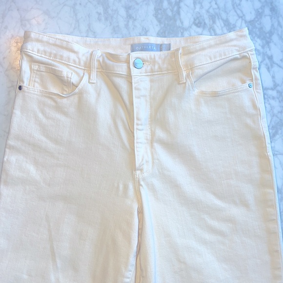 ATHLETA Size 12 Tall Sculptek Flex Straight Ankle Jeans in Bone White - Picture 5 of 12